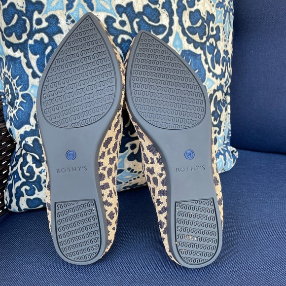 Rothy’s The Point animal print, size 8 - Picture 6 of 6